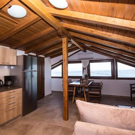 Golden Attic Apartment Nea Roda Exterior photo