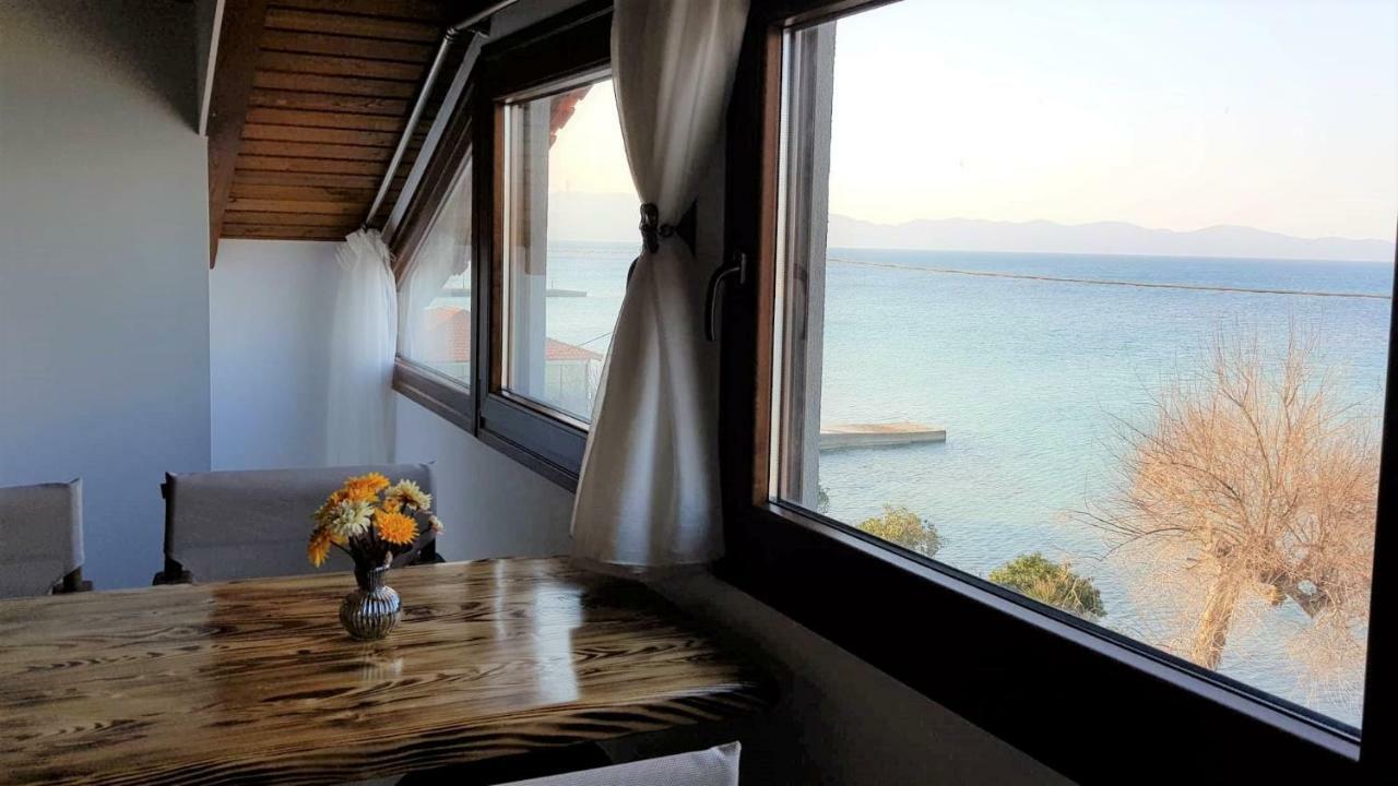 Golden Attic Apartment Nea Roda Exterior photo