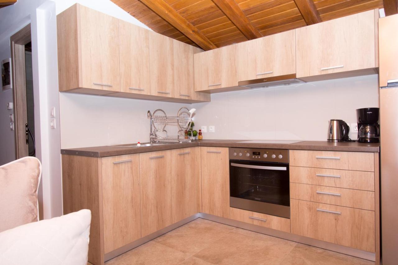 Golden Attic Apartment Nea Roda Exterior photo