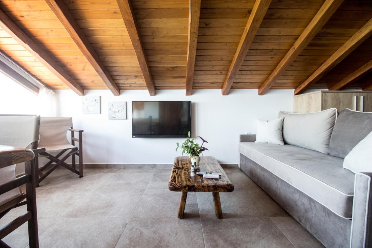 Golden Attic Apartment Nea Roda Exterior photo