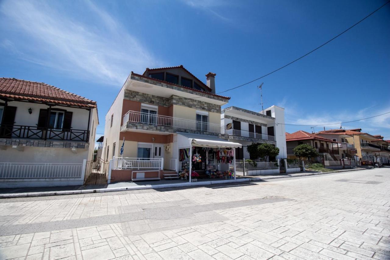 Golden Attic Apartment Nea Roda Exterior photo